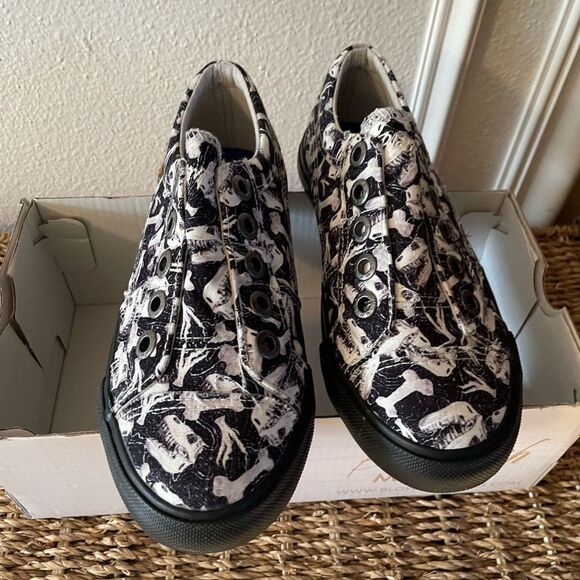 Blowfish Malibu Kids Dinosaur Bones Black and White Loafers New Size 2 - Picture 3 of 15